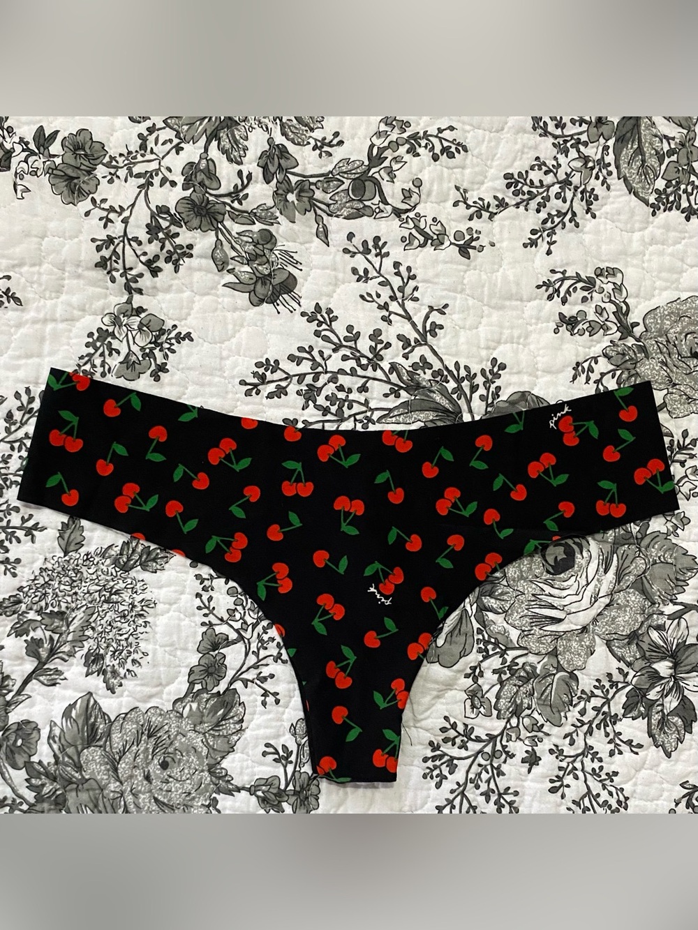 victoria's secret pink cherry pattern seamless no show thong — size small
